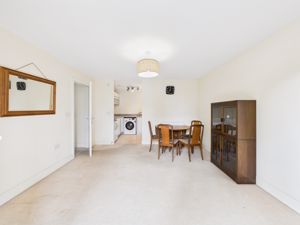 Lounge/Diner- click for photo gallery